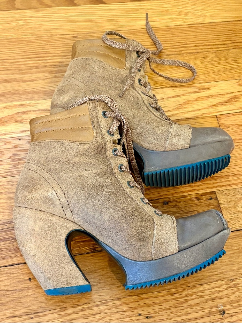 John Fluevog Rose Dunn Suede Leather Lace-Up Platform Ankle Boots Booties Size 7 - Picture 1 of 10